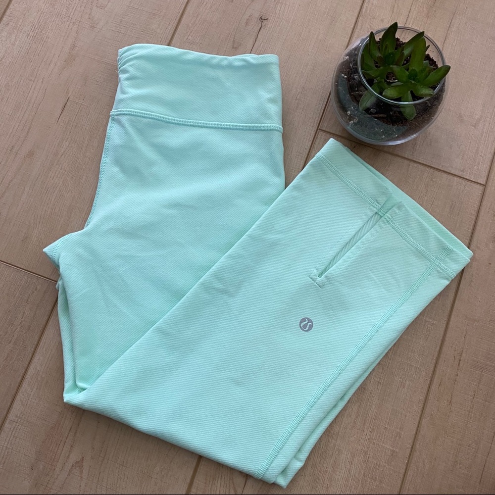 Lululemon Gather and Crow Crop Capri Split Back